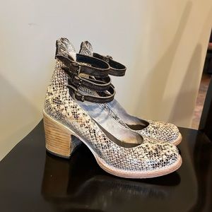FREEBIRD by Steven - Randi - Size 8 - Great Condition!